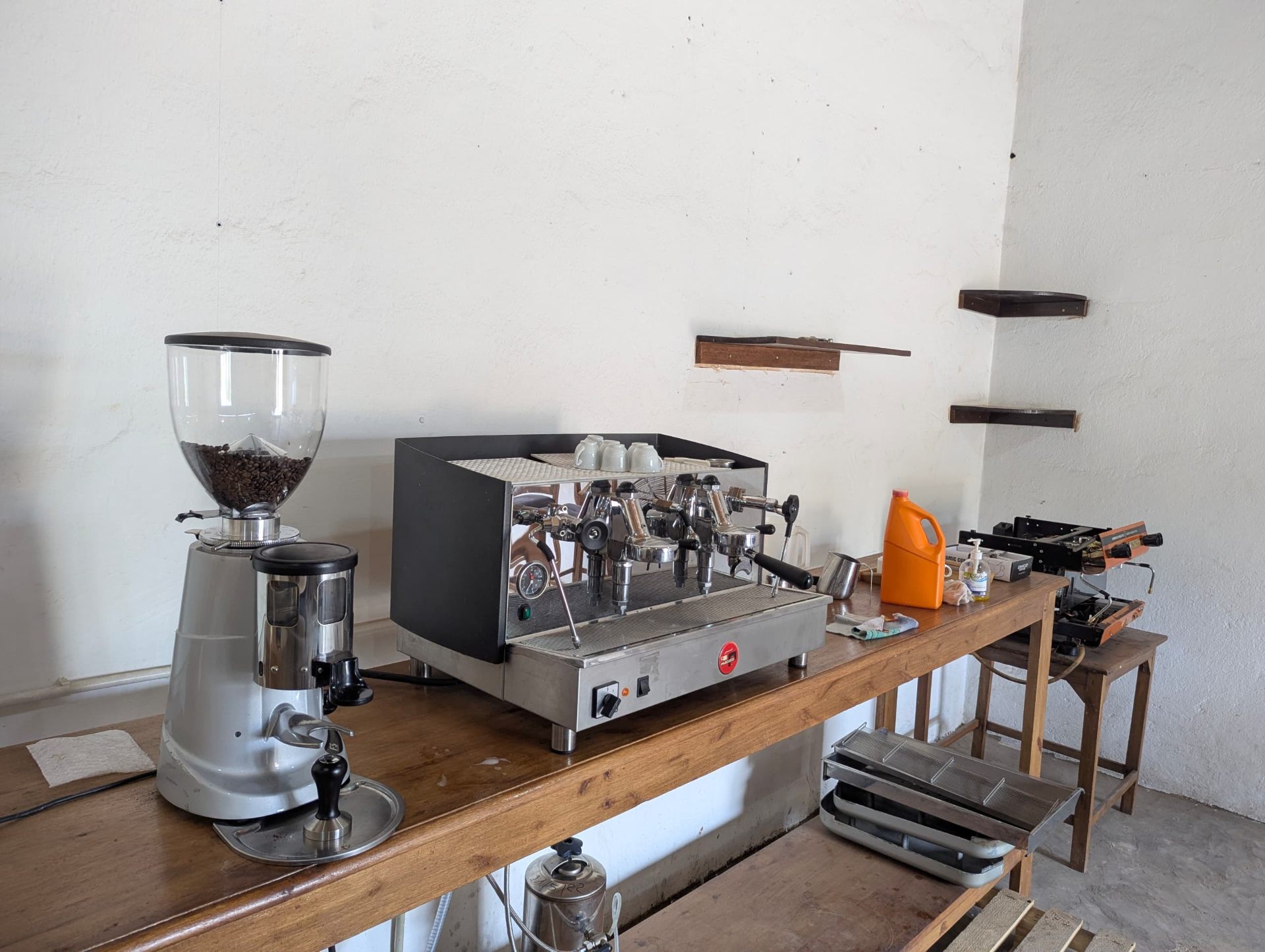 Espresso machine and grinder training setup