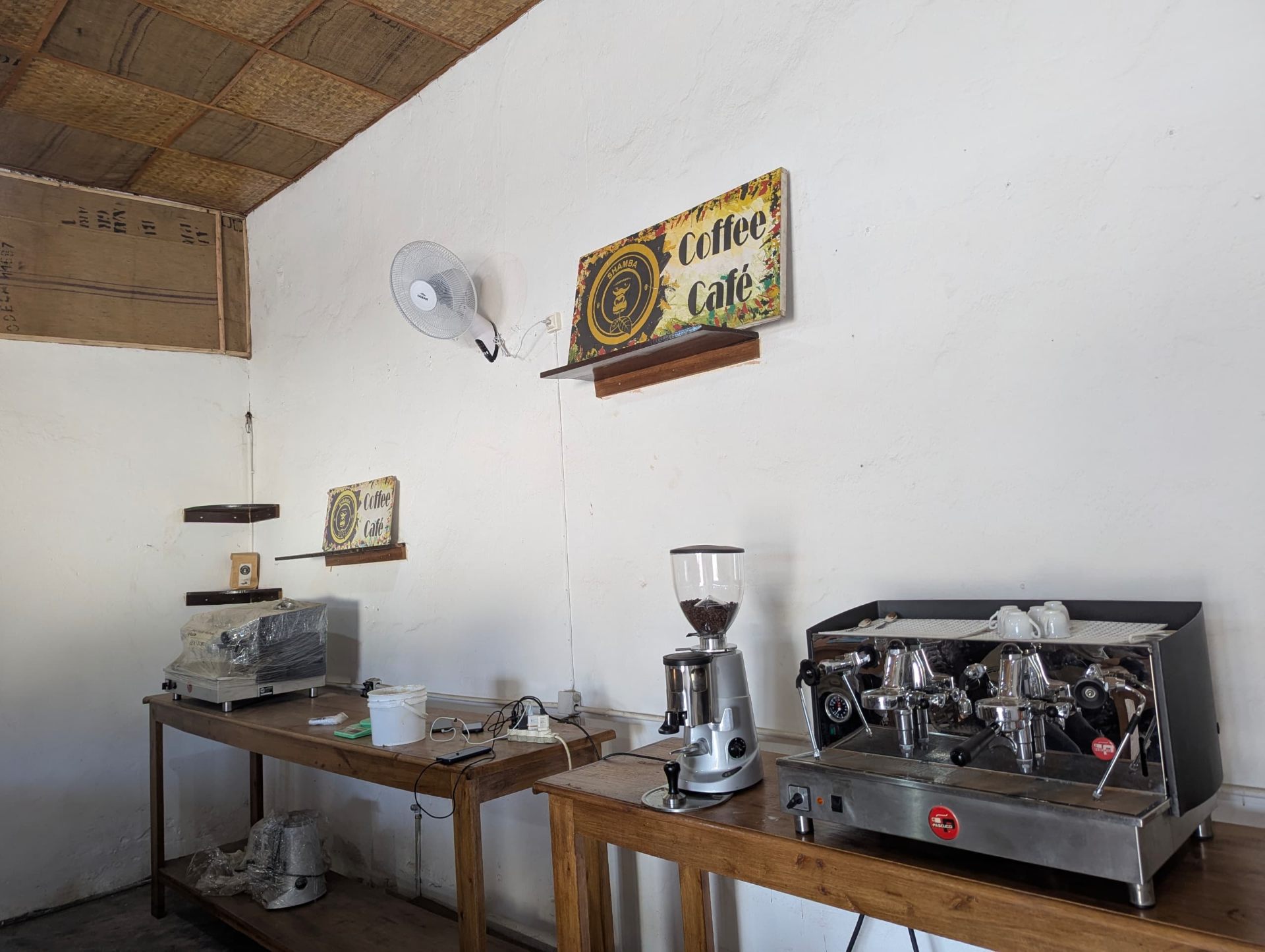 Two-machine training bench at the barista school